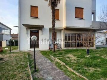 Case e ville in vendita di 300 m² in Via Aimi Carlo
