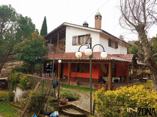 Case e ville in vendita di 300 m² in Via Aldo Moro