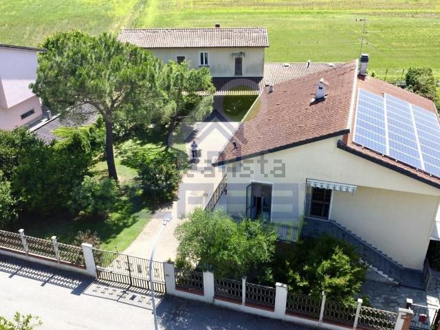 Case e ville in vendita di 300 m² in Via Alessandro Volta