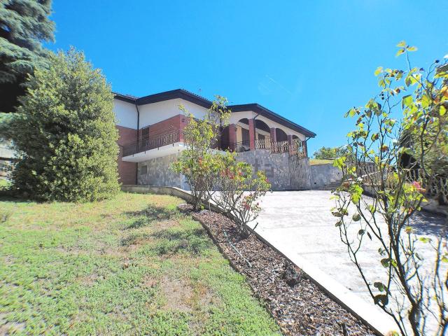 Case e ville in vendita di 300 m² in Via alla Stazione