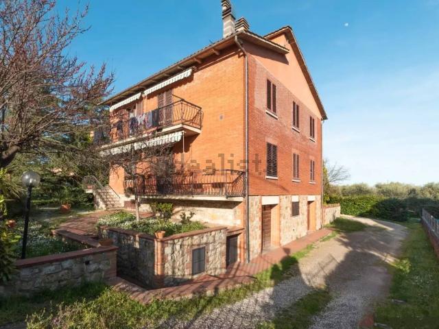 Case e ville in vendita di 300 m² in Via Arbia