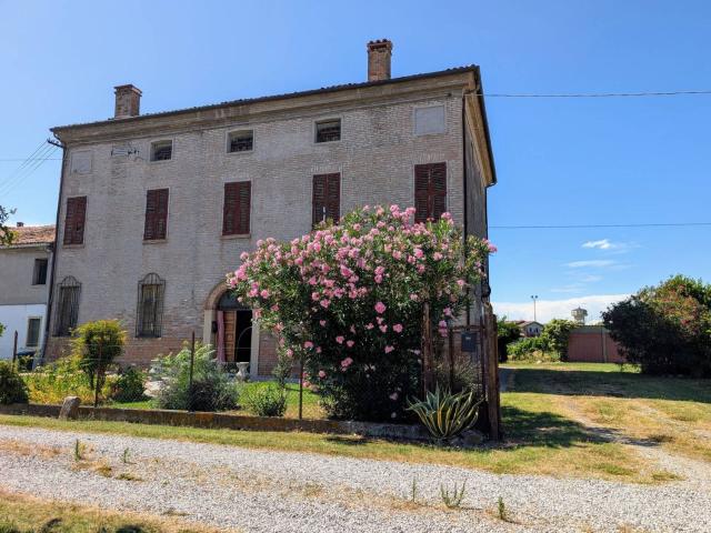 Case e ville in vendita di 300 m² in Via Ariosto, 90