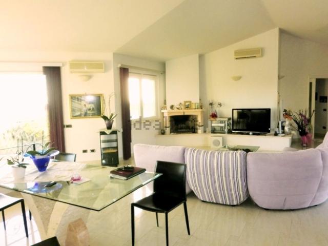 Case e ville in vendita di 300 m² in Via aurelia 00052 cerveteri