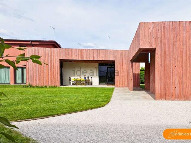 Case e ville in vendita di 300 m² in Via Bosco di Camino, 3