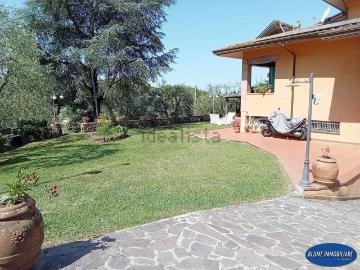 Case e ville in vendita di 300 m² in Via Bellavista