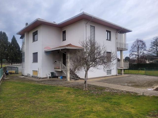 Case e ville in vendita di 300 m² in Via Giuseppe Garibaldi, 11