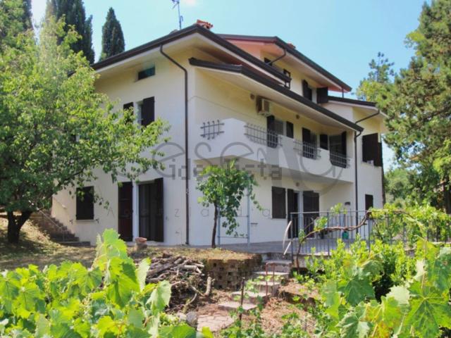 Case e ville in vendita di 300 m² in Via Giuseppe Garibaldi, 91