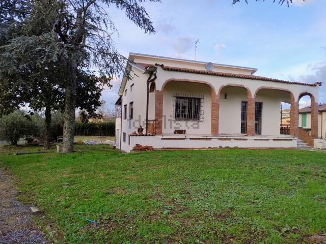 Case e ville in vendita di 300 m² in Via Giuseppe Giusti