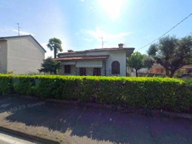 Case e ville in vendita di 300 m² in Via Giuseppe Verdi