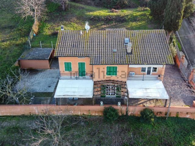 Case e ville in vendita di 300 m² in Via Giuseppe Verdi, 6