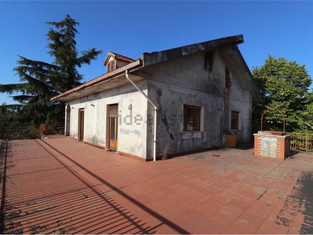Case e ville in vendita di 300 m² in Via Giacata