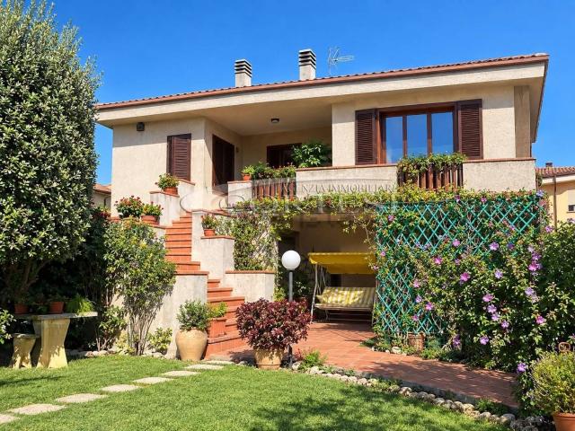 Case e ville in vendita di 300 m² in Via Gino Bartali, 19