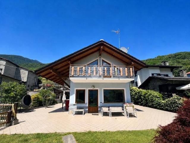 Case e ville in vendita di 300 m² in Via Grigioni, 94