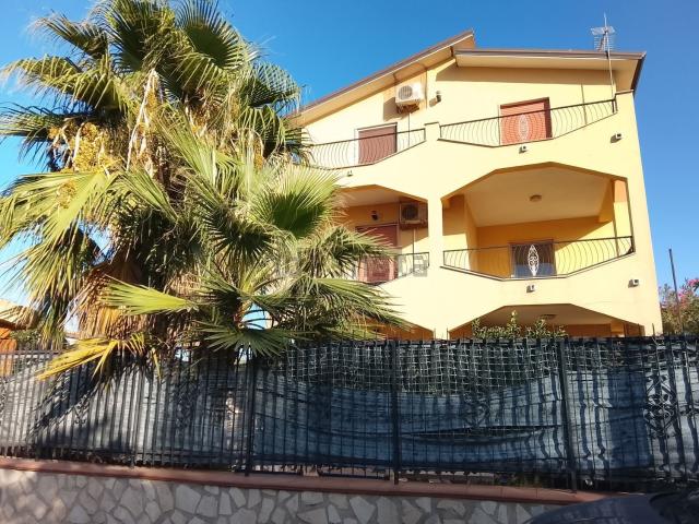 Case e ville in vendita di 300 m² in Via dei Fiumi