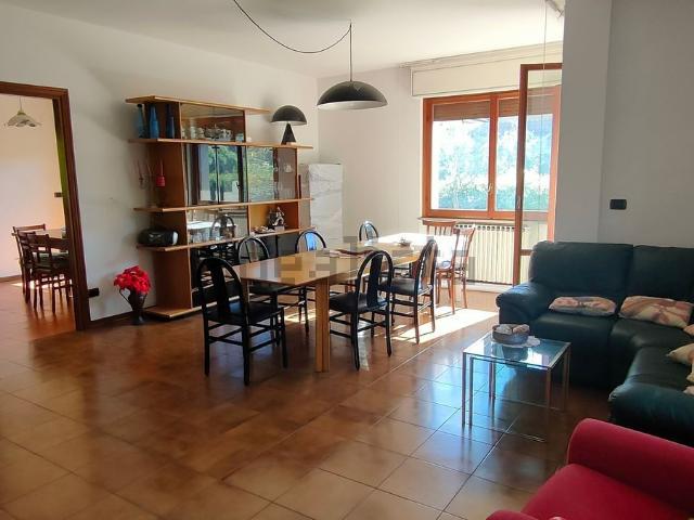 Case e ville in vendita di 300 m² in Via dei Ranuncoli