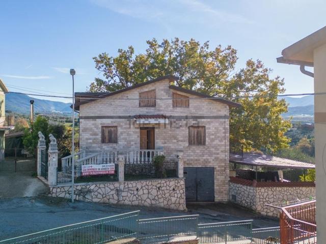 Case e ville in vendita di 300 m² in Via dei vignaletti