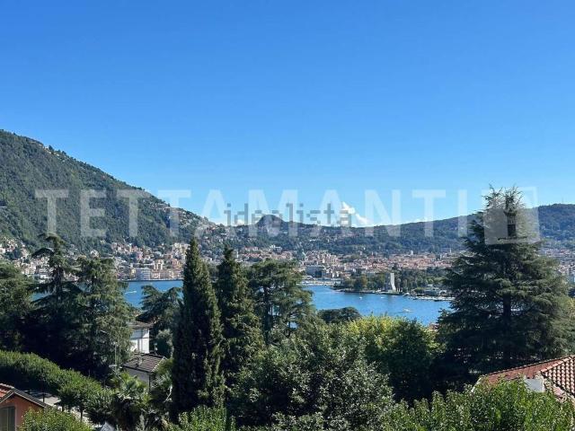 Case e ville in vendita di 300 m² in Via dei Villini