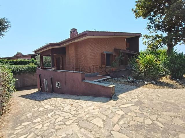 Case e ville in vendita di 300 m² in Via del Casale Agostinelli