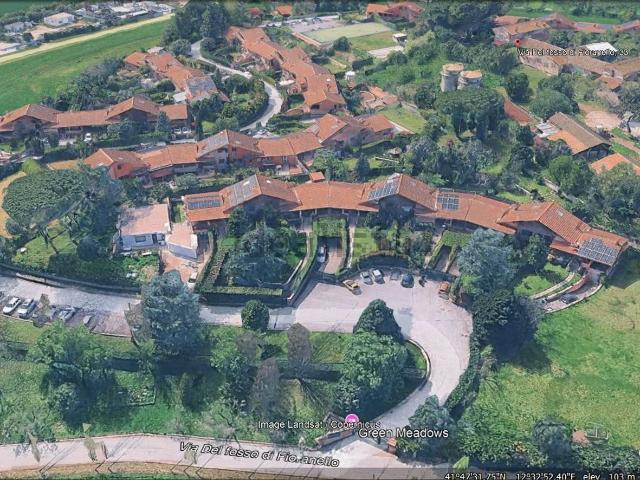 Case e ville in vendita di 300 m² in Via Del fosso di Fioranello, 33