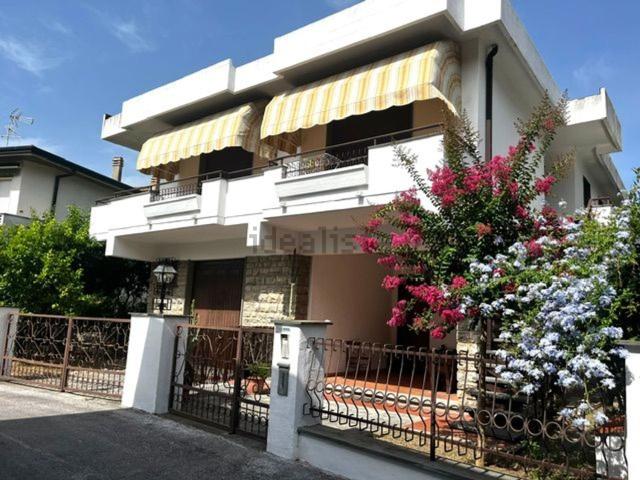 Case e ville in vendita di 300 m² in Via del Terminetto