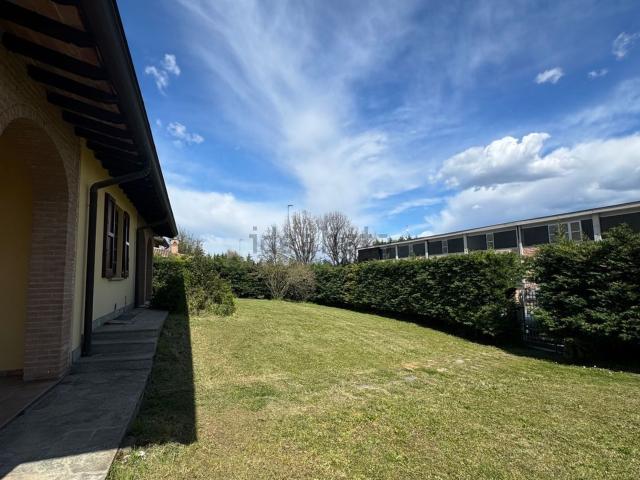 Case e ville in vendita di 300 m² in Via della Fornace, 16