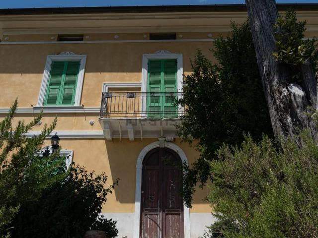 Case e ville in vendita di 300 m² in Via della Pieve