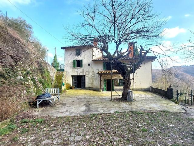 Case e ville in vendita di 300 m² in Via della Villa