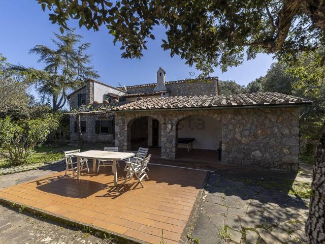 Case e ville in vendita di 280 m² in Via delle Ginestre