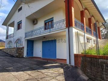 Case e ville in vendita di 300 m² in Via di Castello, 17