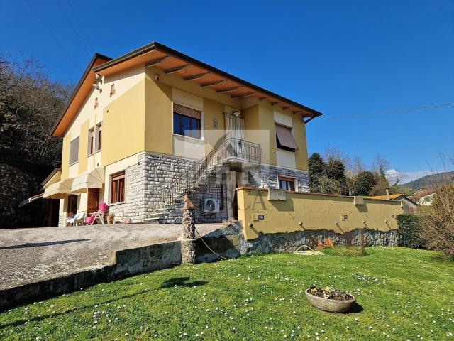 Case e ville in vendita di 300 m² in Via di Balbano