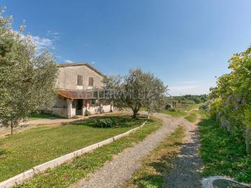 Case e ville in vendita di 300 m² in Via di Perazzeta, 5049