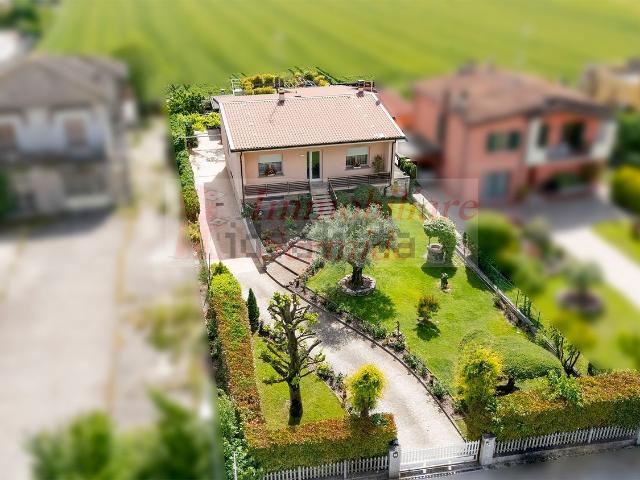 Case e ville in vendita di 300 m² in Via E. Curiel