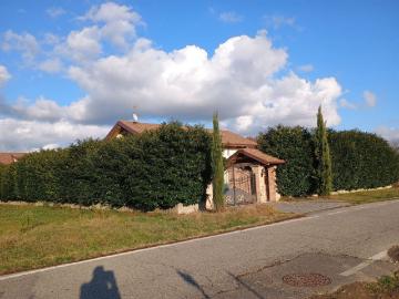 Case e ville in vendita di 300 m² in Via E. Mattei, 56