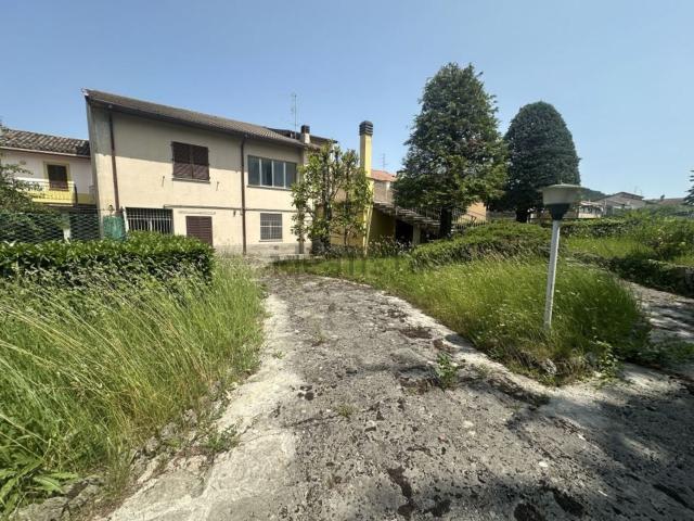 Case e ville in vendita di 300 m² in Via Piceno Aprutina, 61