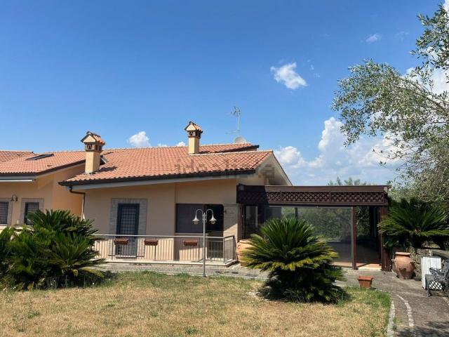 Case e ville in vendita di 300 m² in Via Enrico Fermi