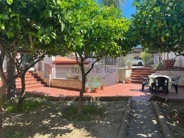 Case e ville in vendita di 300 m² in Via Evemero da Messina