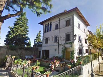 Case e ville in vendita di 300 m² in Via Fonte Becci
