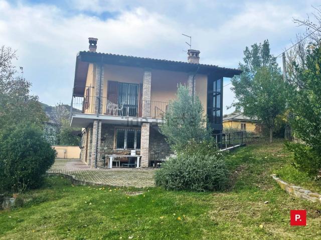 Case e ville in vendita di 300 m² in Via Ferriere, 68