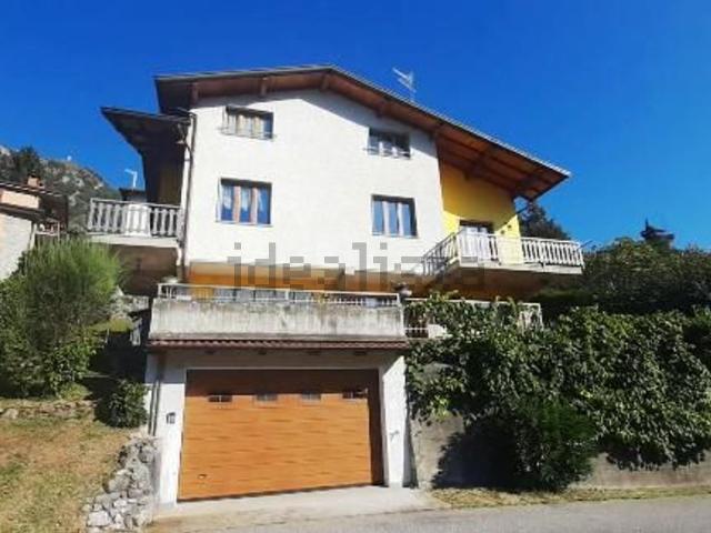Case e ville in vendita di 300 m² in Via Fieno, 1