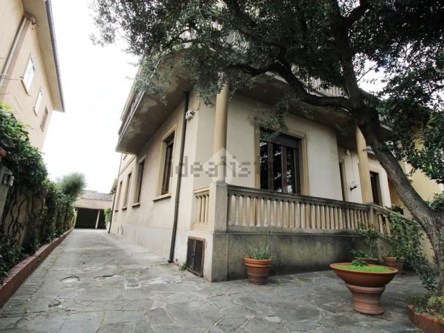 Case e ville in vendita di 300 m² in Via Filippo Strozzi