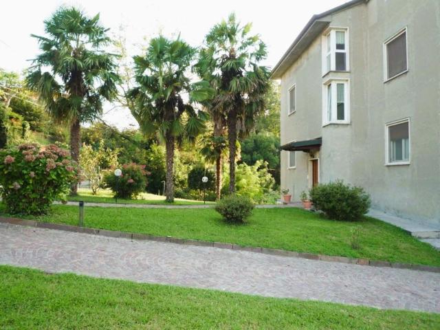 Case e ville in vendita di 300 m² in Via Fratelli Cairoli, 8