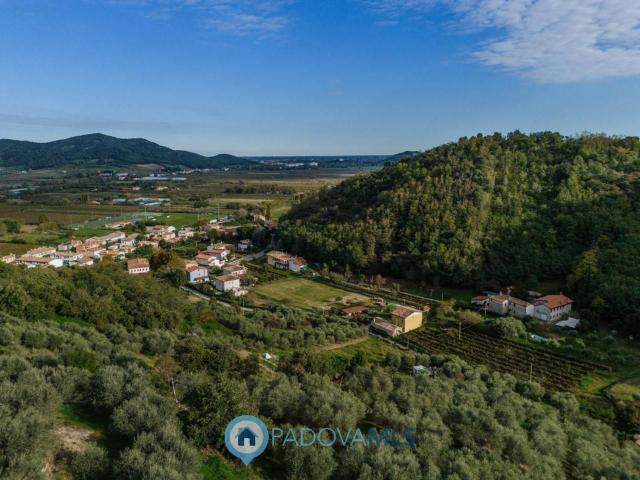 Case e ville in vendita di 300 m² in Via Fratelli Cervi