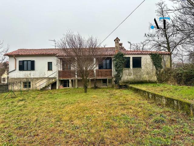 Case e ville in vendita di 300 m² in Via Igo Gruden, 60