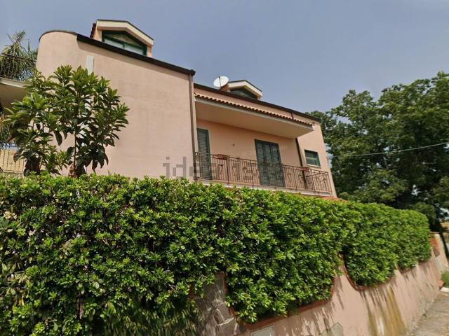 Case e ville in vendita di 300 m² in Via III BARTOLELLA, 6