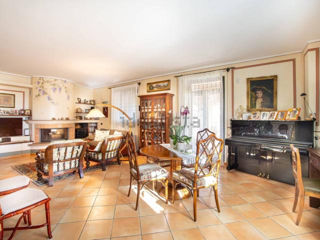 Case e ville in vendita di 320 m² in Via Isonzo, 6
