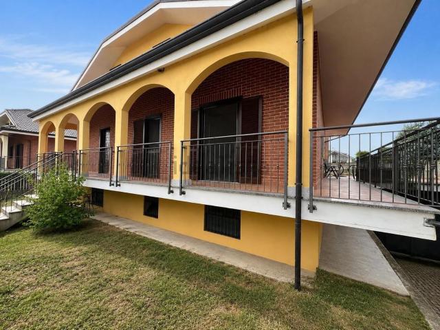 Case e ville in vendita di 300 m² in Via Orbassano, 68