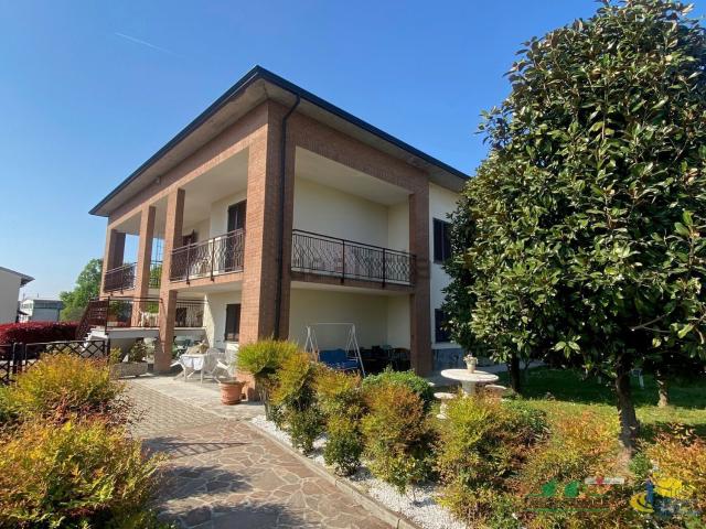 Case e ville in vendita di 300 m² in Via Ottavio Ricci, 20