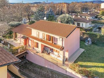 Case e ville in vendita di 300 m² in Via L. Gasparotto