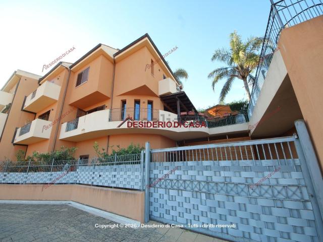 Case e ville in vendita di 300 m² in Via Luigi Einaudi, 23