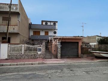 Case e ville in vendita di 300 m² in Via Lungomare, 57